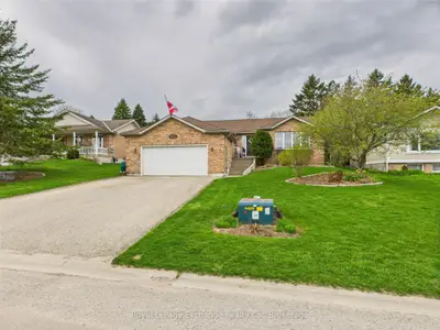 Detached in North Huron