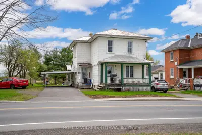 Detached in North Glengarry