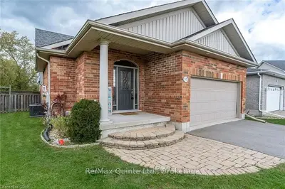 Detached in Belleville