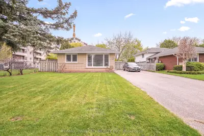 Detached in Brantford