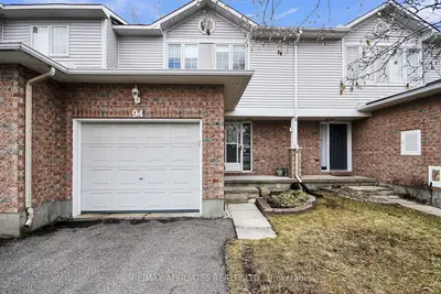 Att/Row/Townhouse in Stittsville - Munster - Richmond
