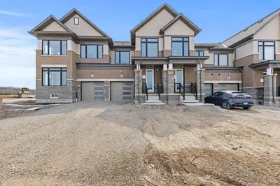 Att/Row/Townhouse in Hamilton