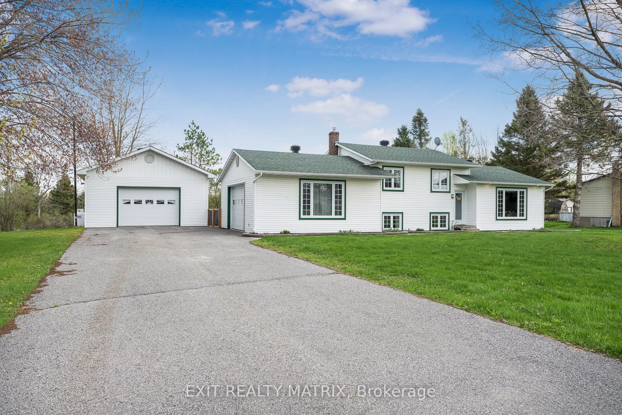 4731 COUNTY RD 14 Road, East Hawkesbury, ON K0B 1P0