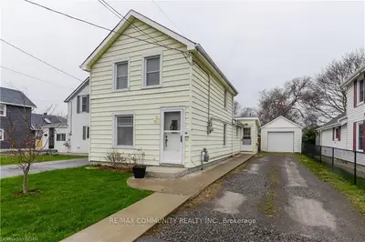 Detached in Belleville