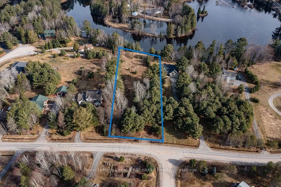18 SHELLWOOD SHORES Avenue, Huntsville, ON P1H 2M4