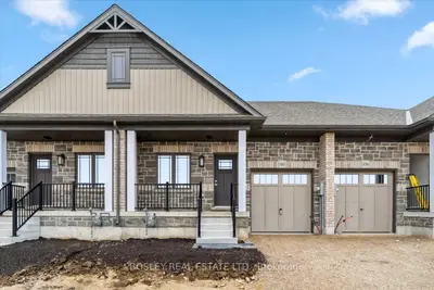 Att/Row/Townhouse in Grey Highlands