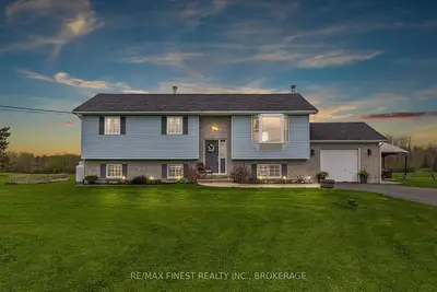 Detached in South Frontenac