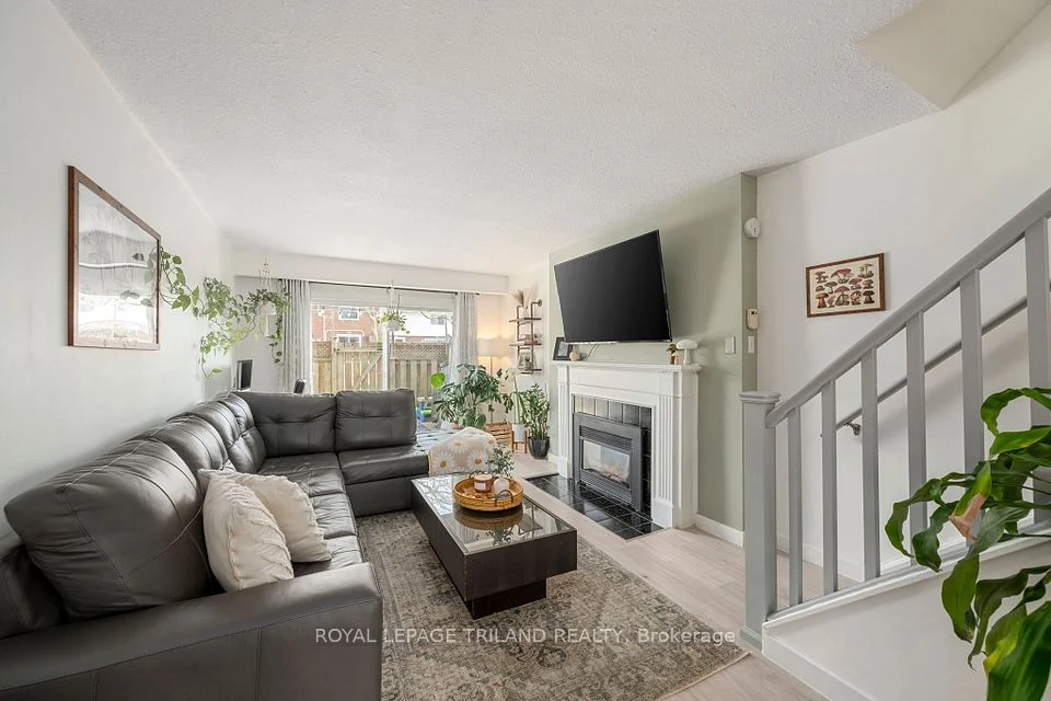 61 Arbour Glen Crescent, London East, ON N5Y 1Z9