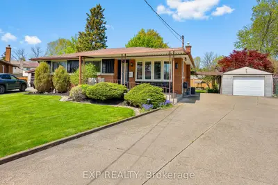 Detached in Niagara Falls