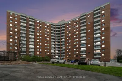 Condo Apartment in Cityview - Parkwoods Hills - Rideau Shore
