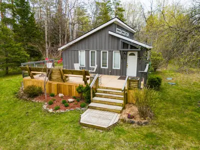 Detached in Blue Mountains