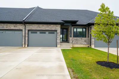 Att/Row/Townhouse in Plympton-Wyoming