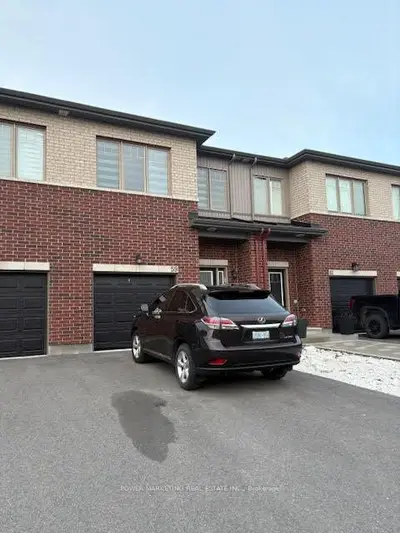 Att/Row/Townhouse in Blossom Park - Airport and Area