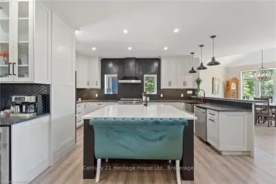 Detached in McMurrich/Monteith