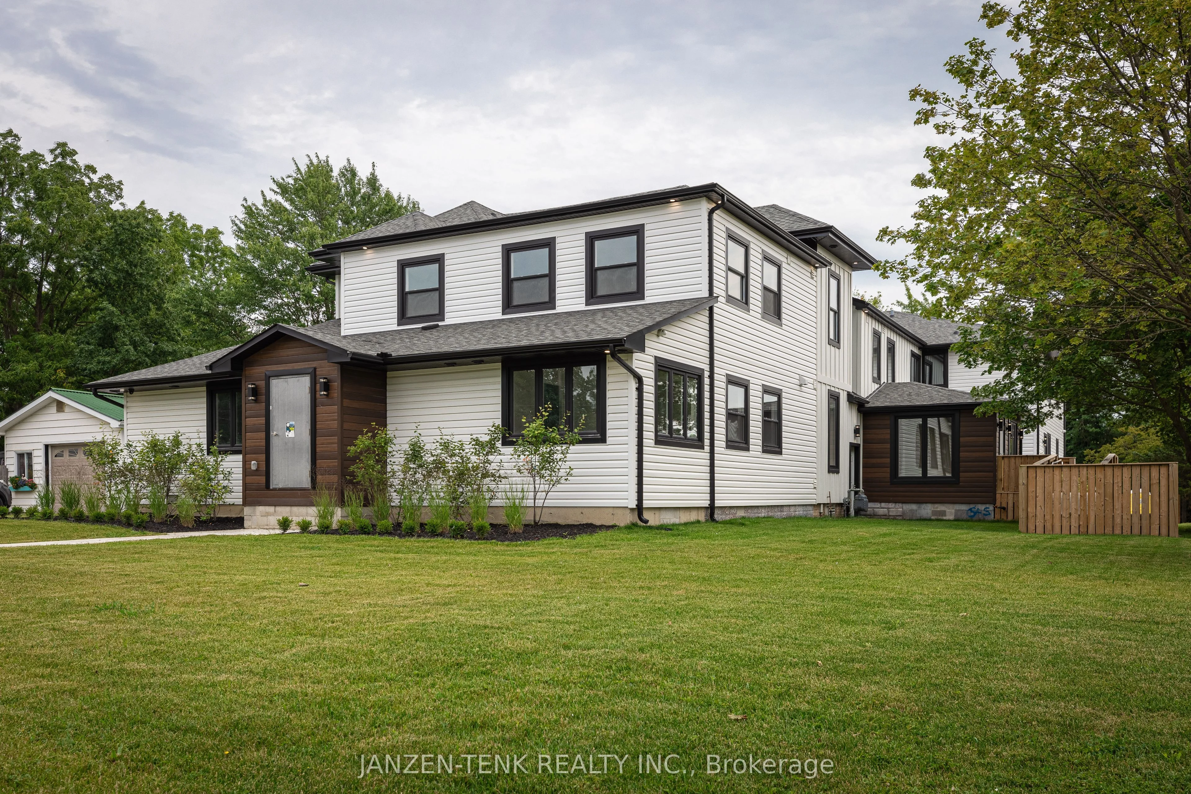 460 Victoria Street L02, Warwick, ON N0M 2S0