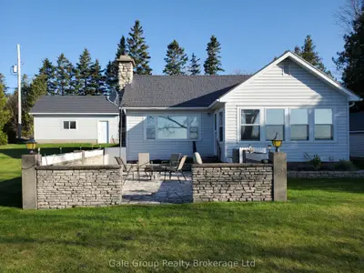 Detached in Northern Bruce Peninsula
