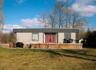 Detached in Curve Lake First Nation 35