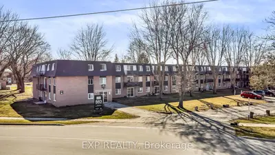 Condo Apartment in North Perth