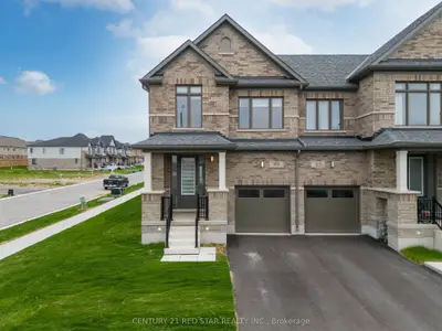 Att/Row/Townhouse in North Dumfries