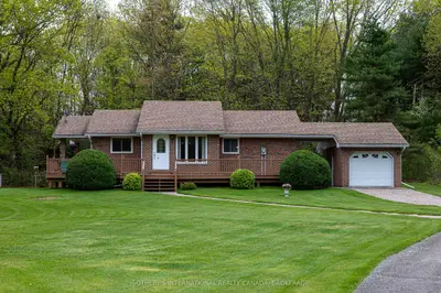 Detached in Front of Leeds & Seeleys Bay