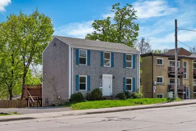 Detached in Belleville