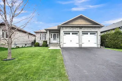 Detached in Russell