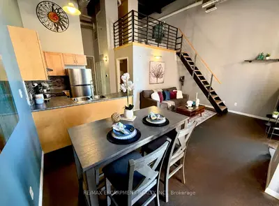 Condo Apartment in Hamilton