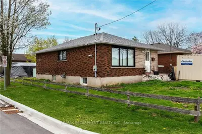 Detached in Brantford