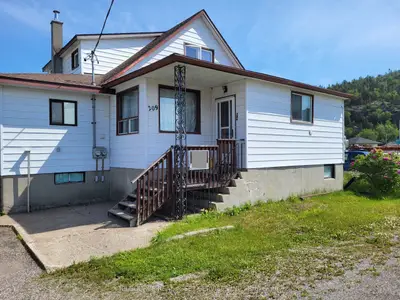 Detached in Schreiber