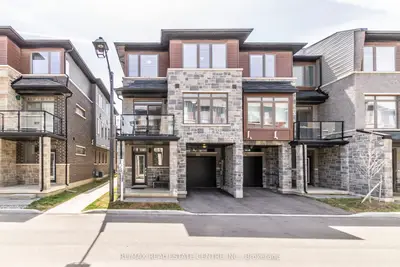 Att/Row/Townhouse in Hamilton
