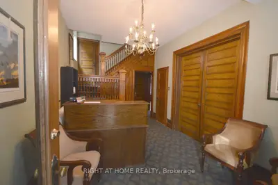 249 Mcleod Street, Ottawa Centre, On K2p 1a1