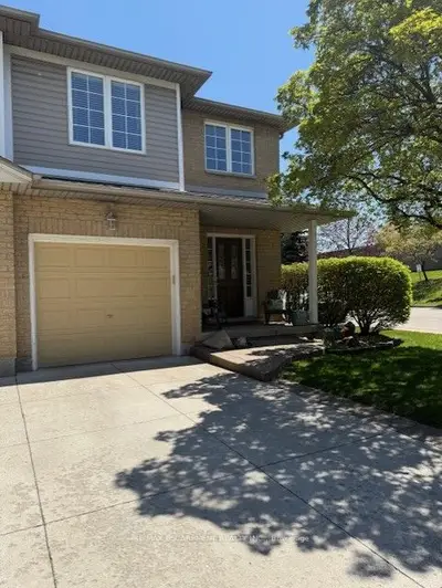 Att/Row/Townhouse in Hamilton