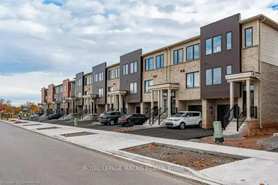 Att/Row/Townhouse in Hamilton