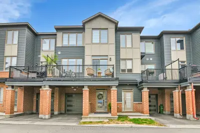 Att/Row/Townhouse in Manor Park - Cardinal Glen and Area
