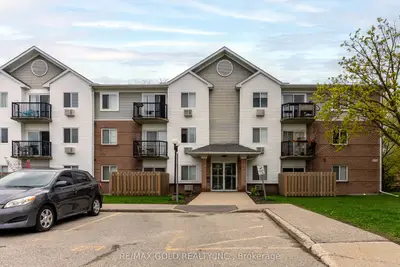 Condo Apartment in Waterloo