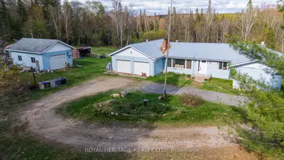 Detached in Parry Sound Remote Area