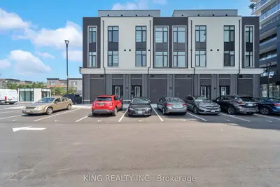 Att/Row/Townhouse in Grimsby