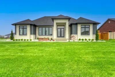 Detached in Plympton-Wyoming