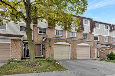 Condo Townhouse in Hamilton