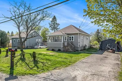 Detached in Montague