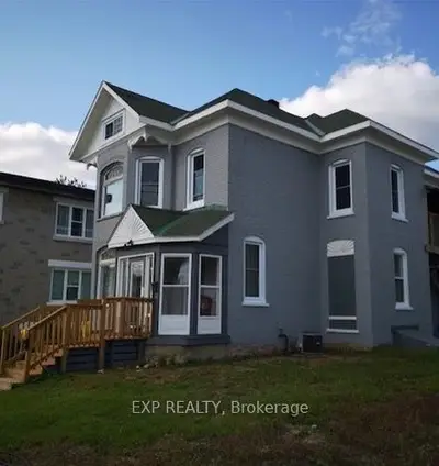 Duplex in Smiths Falls