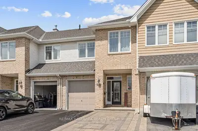 Att/Row/Townhouse in Blossom Park - Airport and Area