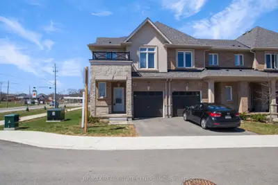 Condo Townhouse in Hamilton