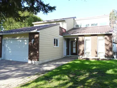 Detached in Beacon Hill North - South and Area