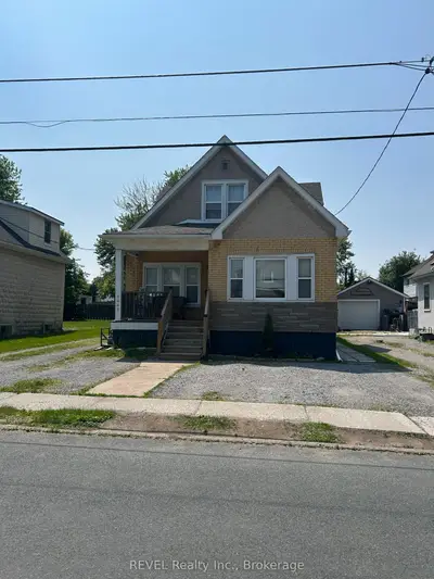 Triplex in Niagara Falls