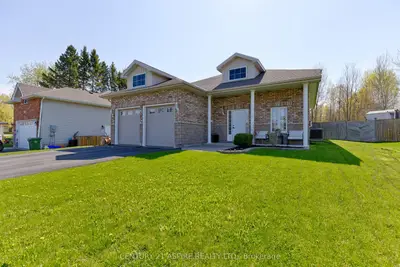 Detached in Laurentian Valley