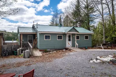 Detached in Lanark Highlands