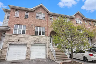 Att/Row/Townhouse in Carlington - Central Park