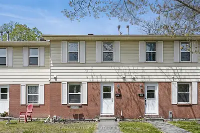 Condo Townhouse in Blackburn Hamlet