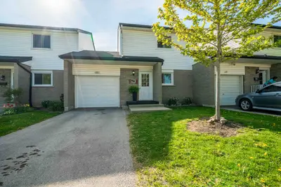 Condo Townhouse in Hamilton